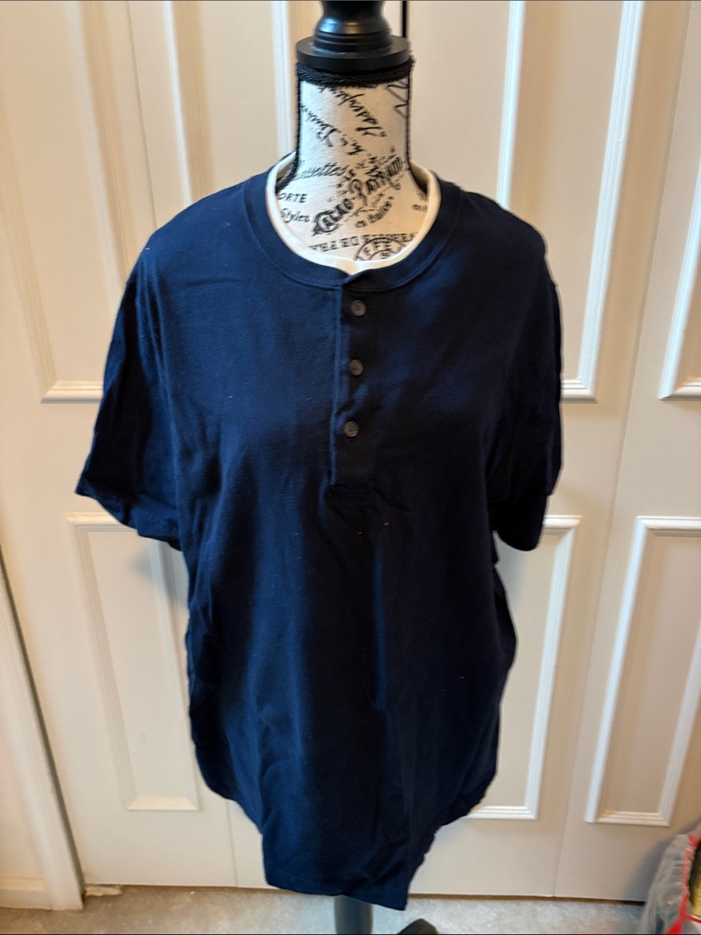 ITEM NO. 83: Men’s Croft & Barrow Navy Short-Sleeve Henley Tee